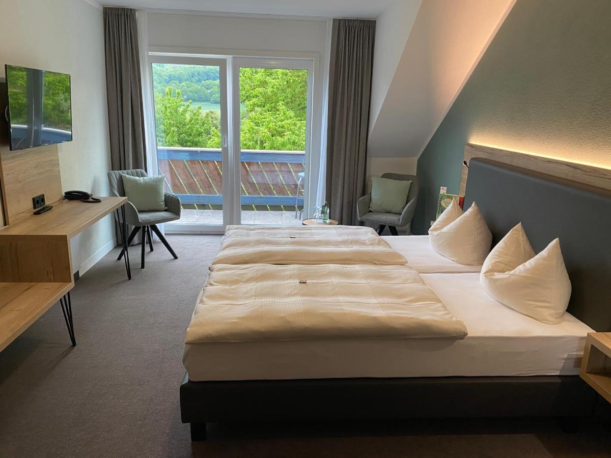 Hotel & Restaurant Kronenhof Am Weser-Radweg オーバーヴェーザー エクステリア 写真