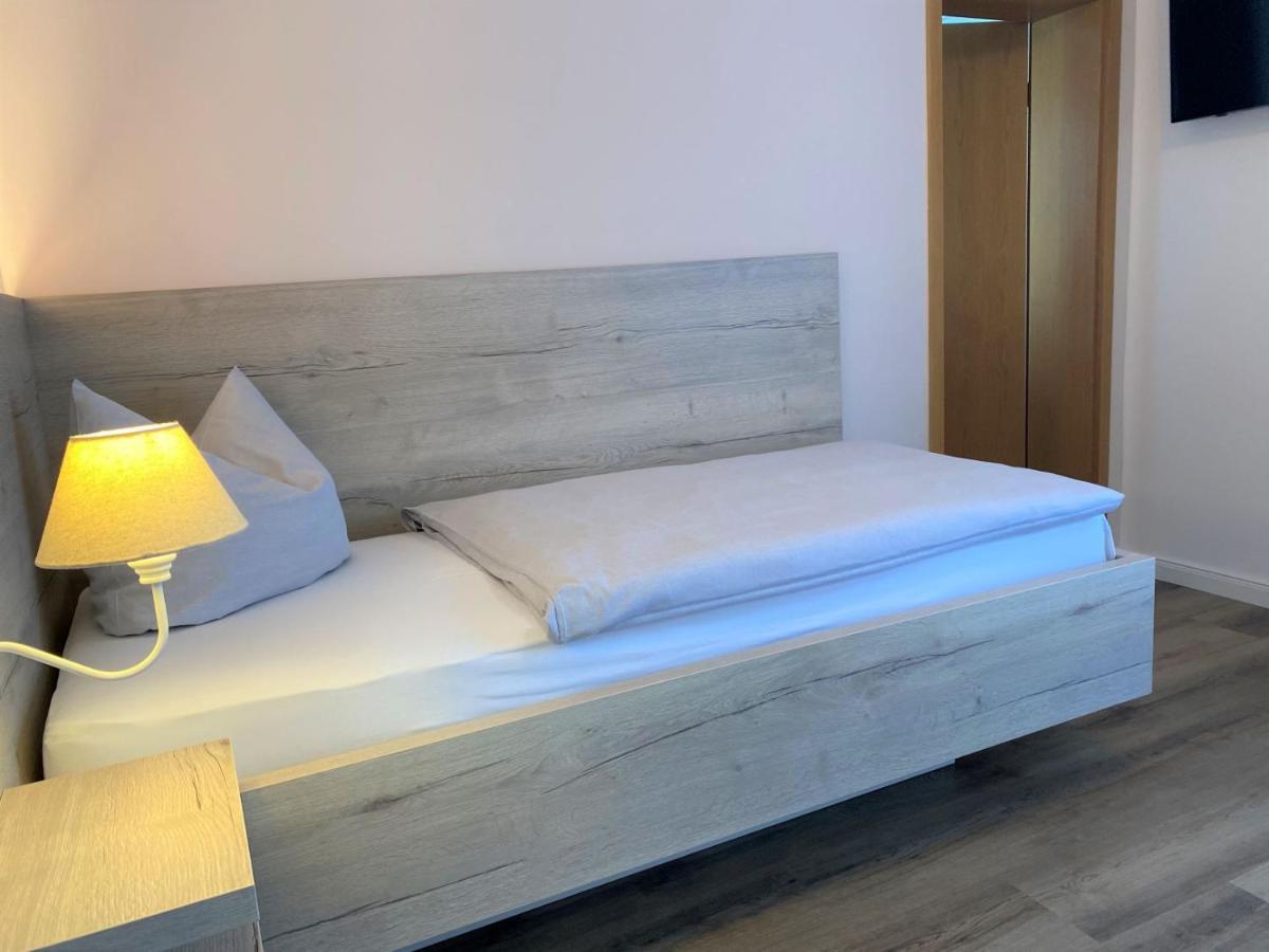 Hotel & Restaurant Kronenhof Am Weser-Radweg オーバーヴェーザー エクステリア 写真