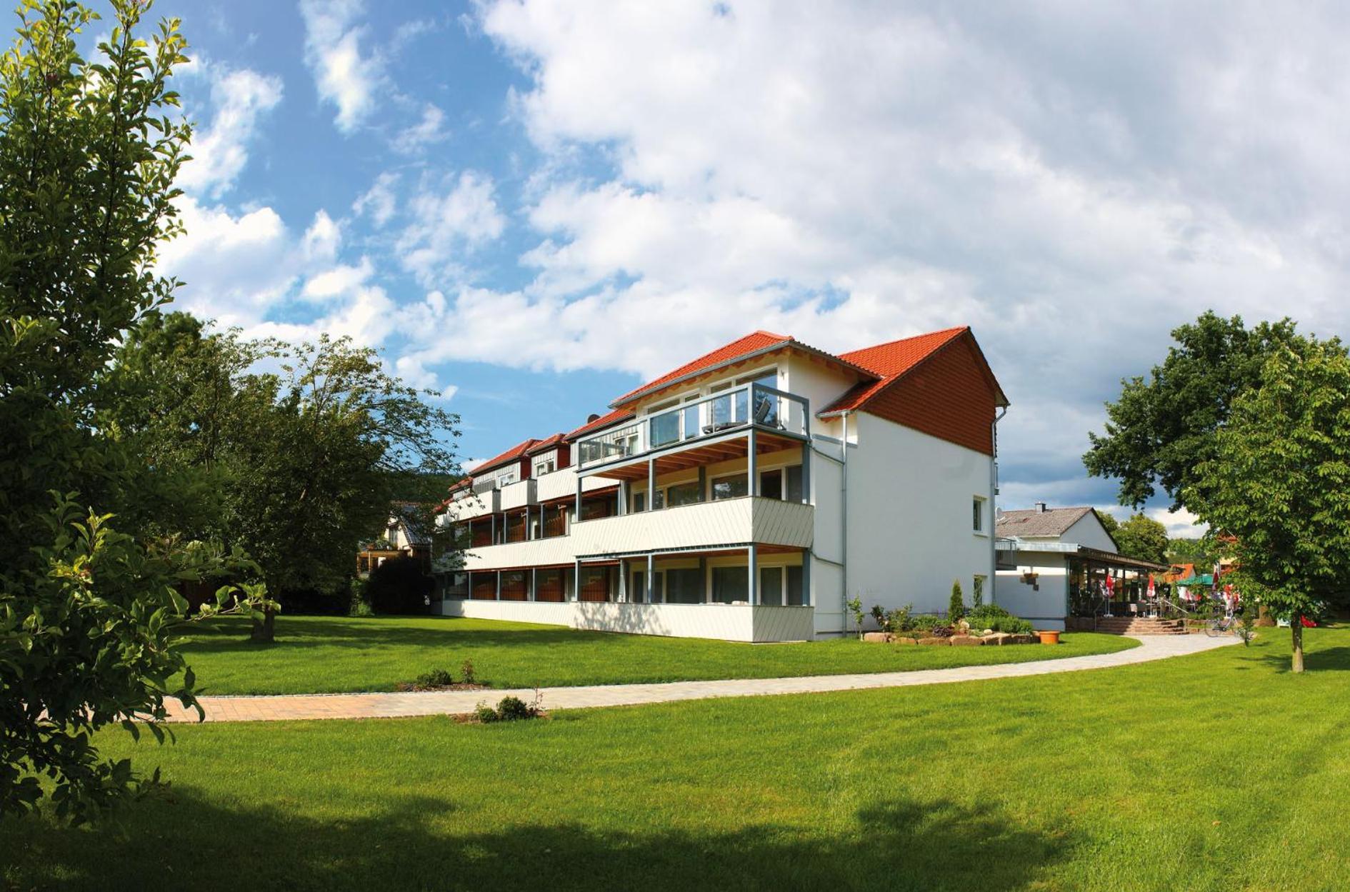 Hotel & Restaurant Kronenhof Am Weser-Radweg オーバーヴェーザー エクステリア 写真