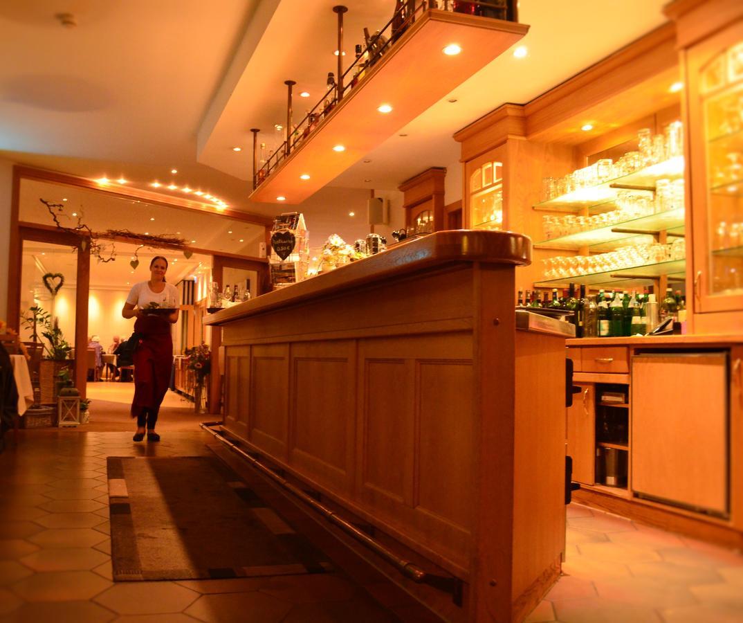 Hotel & Restaurant Kronenhof Am Weser-Radweg オーバーヴェーザー エクステリア 写真